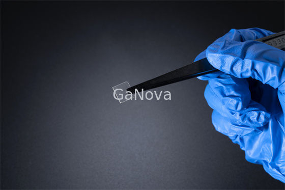10 X 10,5 mm2 C faccia non dopata N tipo libero in piedi GaN monocristallo substrato